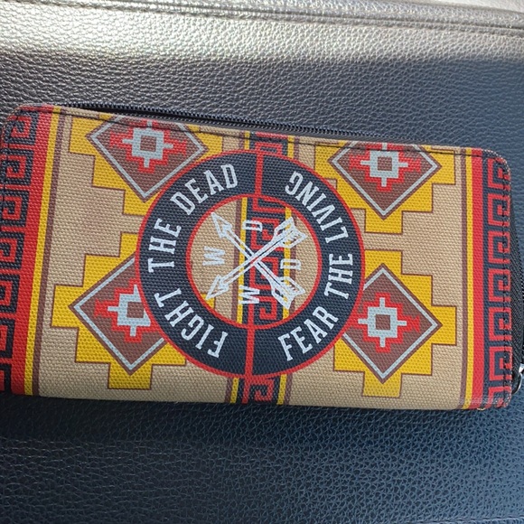 The Walking Dead: Fight The Dead, Fear The Living Wallet - Picture 2 of 5